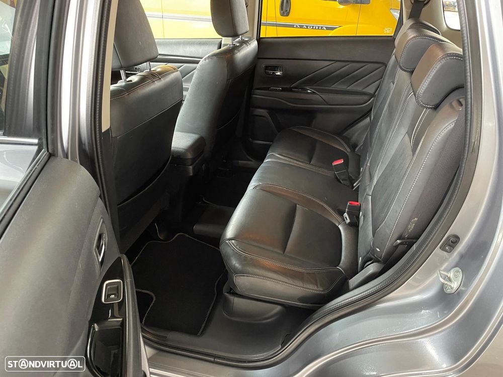 Mitsubishi Outlander 2.0 MIVEC Instyle Navi+ - 26
