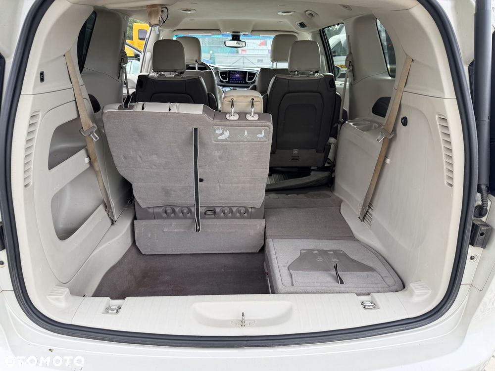 Chrysler Pacifica - 8