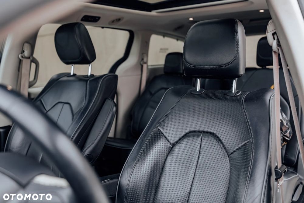 Chrysler Pacifica - 16