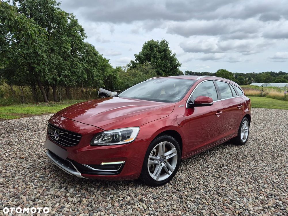 Volvo V60 D6 AWD Plug-in Hybrid R-Design Summum - 3
