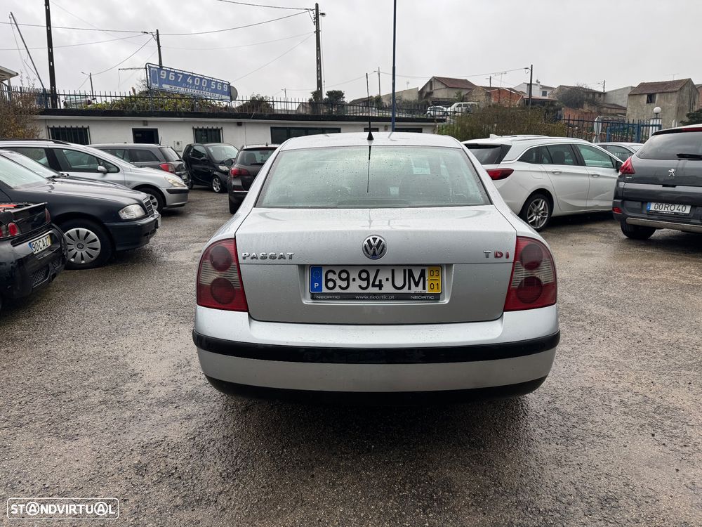 VW Passat 1.9 TDi Trendline EC - 6