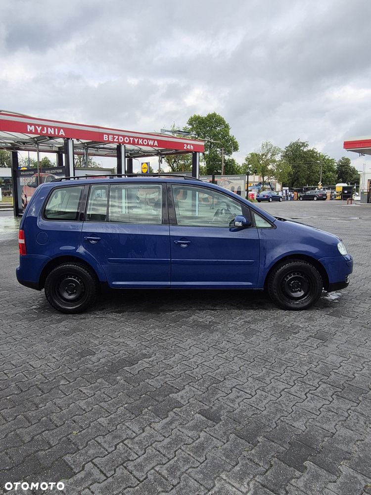 Volkswagen Touran - 4