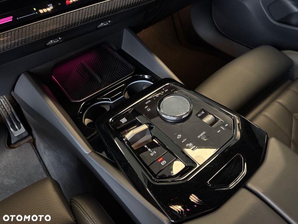 BMW Seria 5 520d xDrive - 14