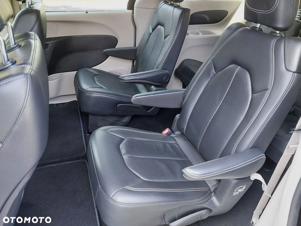 Chrysler Pacifica - 18