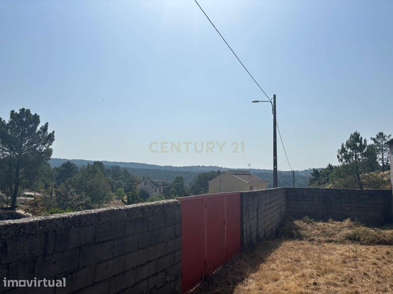 Arrecadação com área exterior em Pinheiro, Aguiar da beira - Grande imagem: 2/5