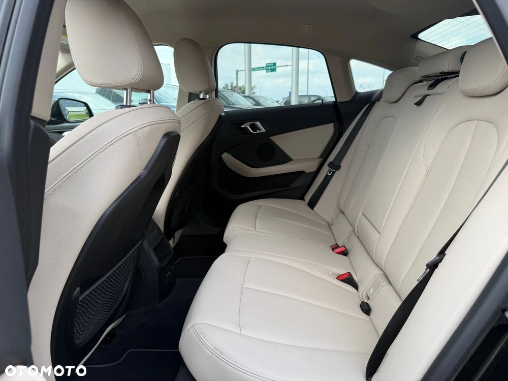 BMW Seria 2 218i - 12