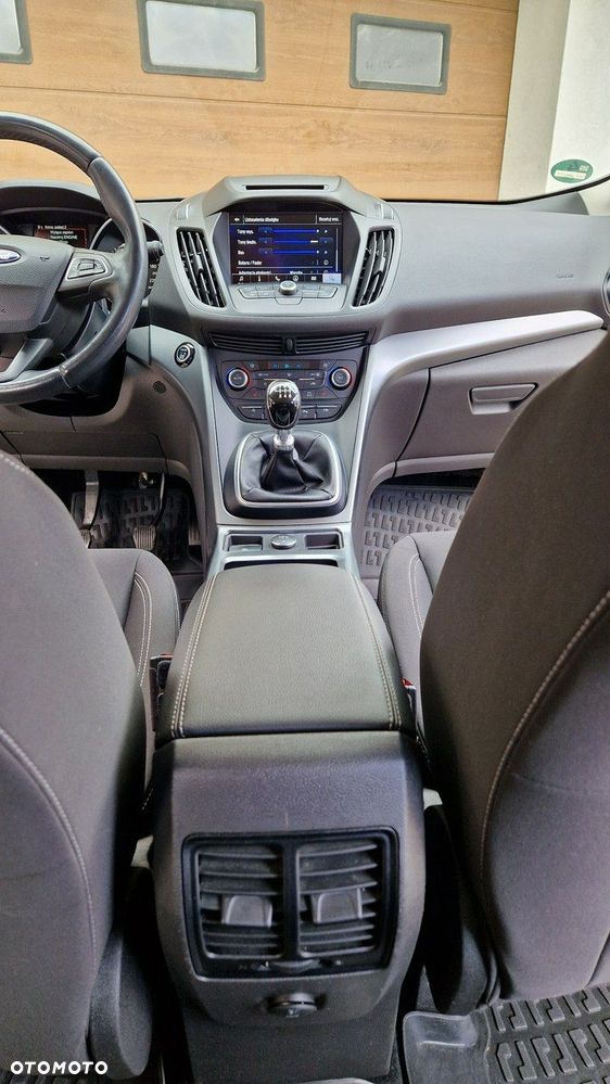 Ford Kuga - 25