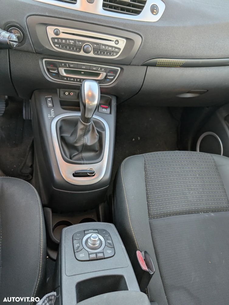 Renault Grand Scenic - 10