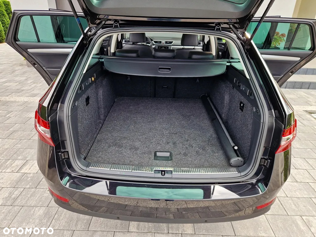 Skoda Superb Combi 2.0 TDI DSG Premium Edition - 25