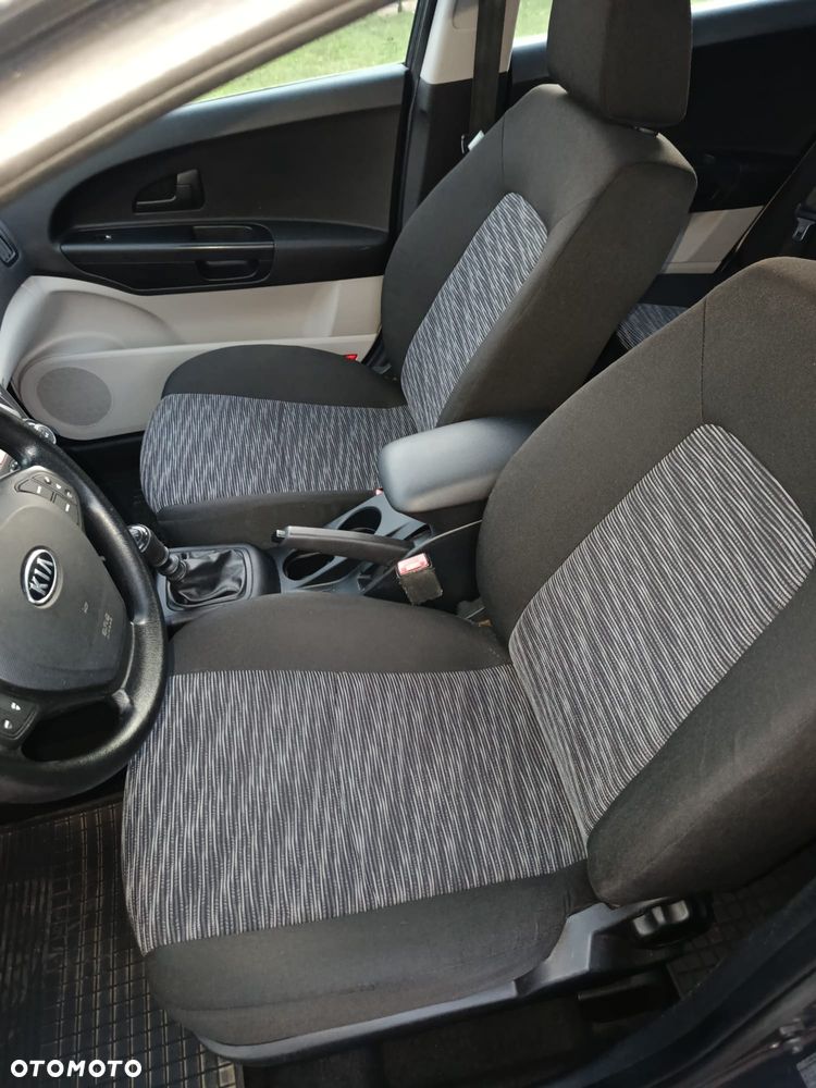 Kia Ceed - 10