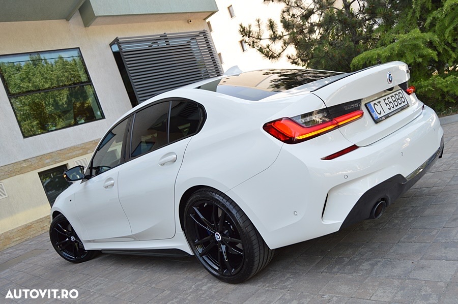 BMW Seria 3 330i AT - 26