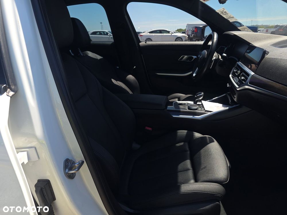 BMW Seria 3 330i - 10