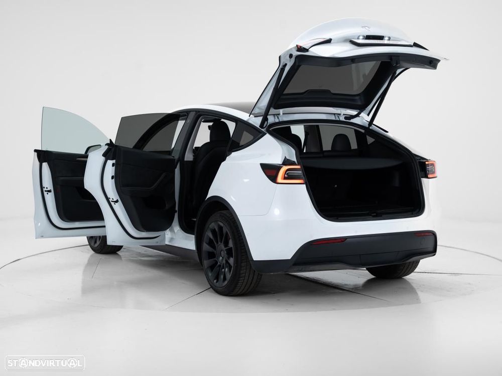 Tesla Model Y Long Range Dual Motor AWD - 6