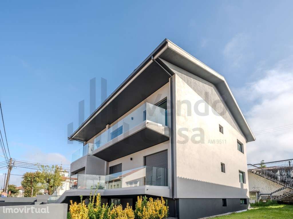 Vende-se Moradia-Habitação - Serviços-Braga - Grande imagem: 2/59