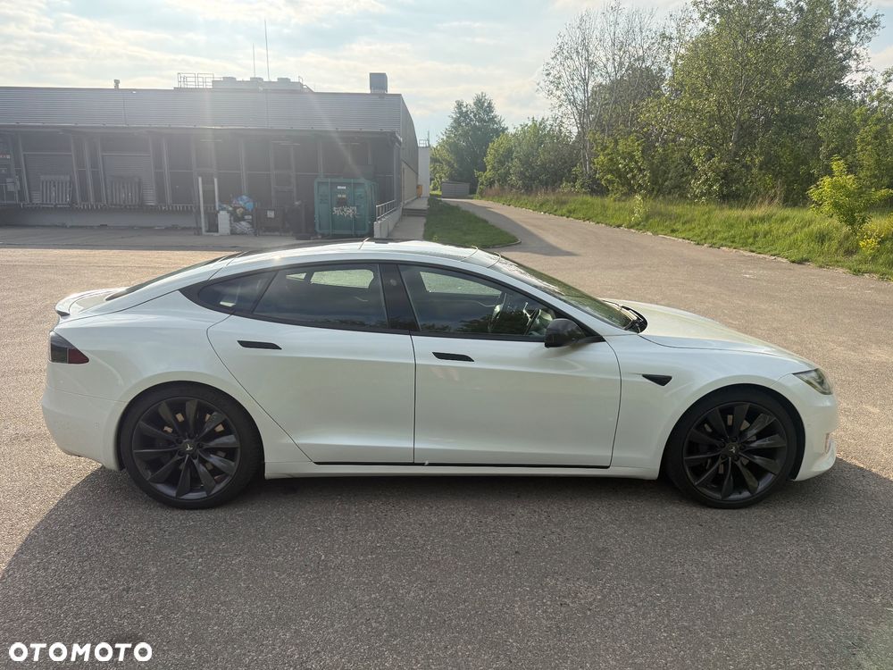 Tesla Model S - 4
