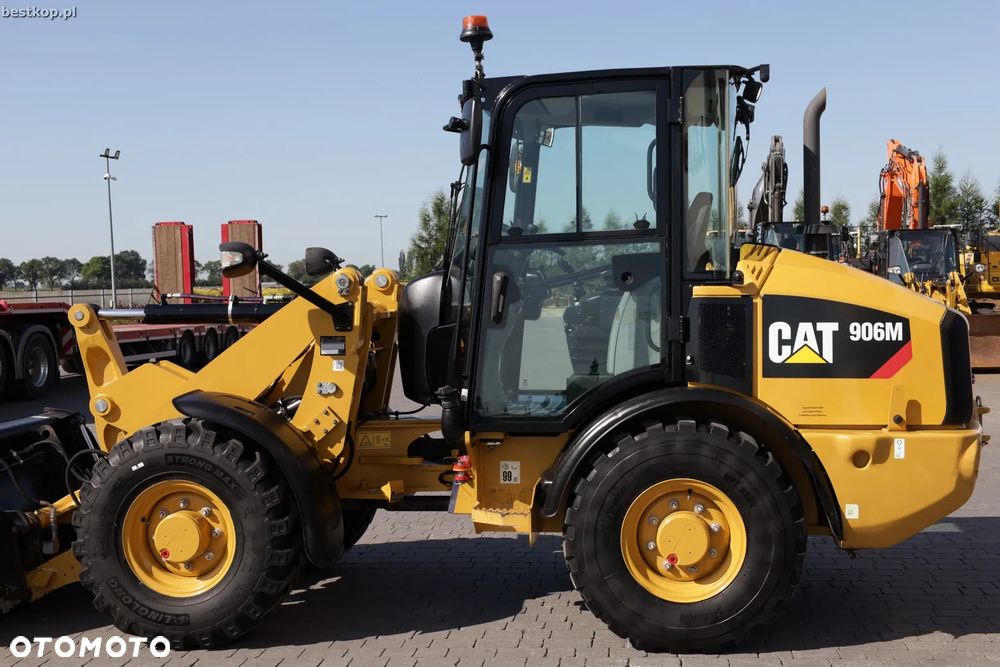 Caterpillar CAT 906M - 12