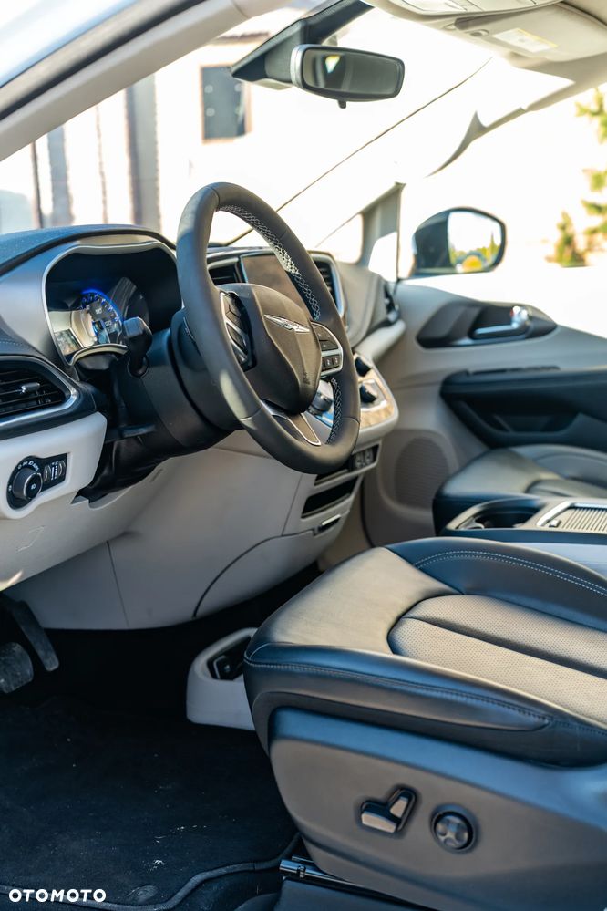 Chrysler Pacifica - 15