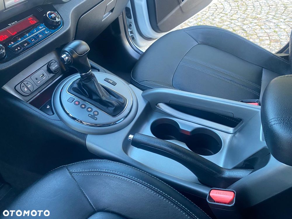 Kia Sportage 2.0 CRDI 184 4WD Automatik Fifa World Cup Edition - 30