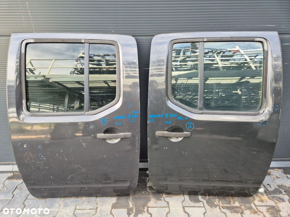 DRZWI NISSAN NAVARA III D40 - 1