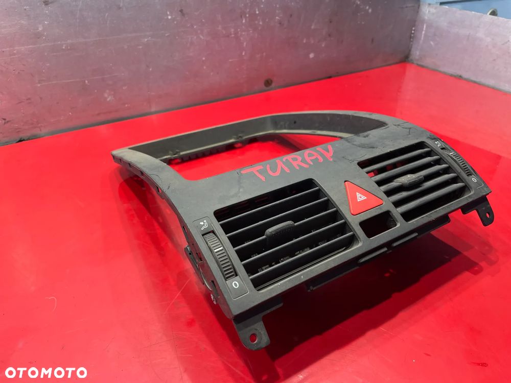 KRATKA NAWIEWU ŚRODEK VW TOURAN 1 - 6