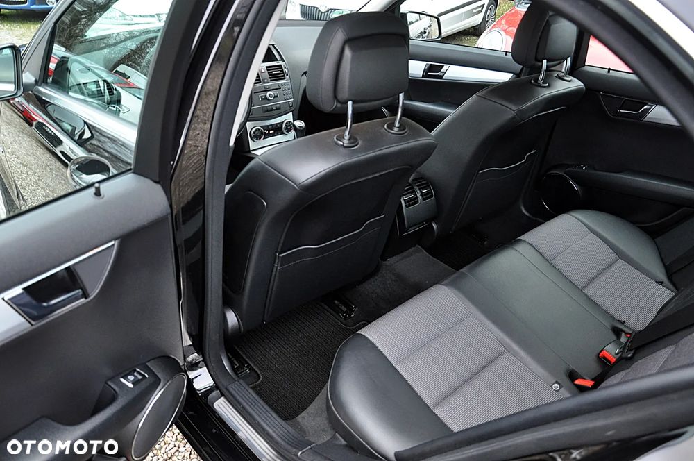 Mercedes-Benz Klasa C 180 Kompressor BlueEFFICIENCY Avantgarde - 28