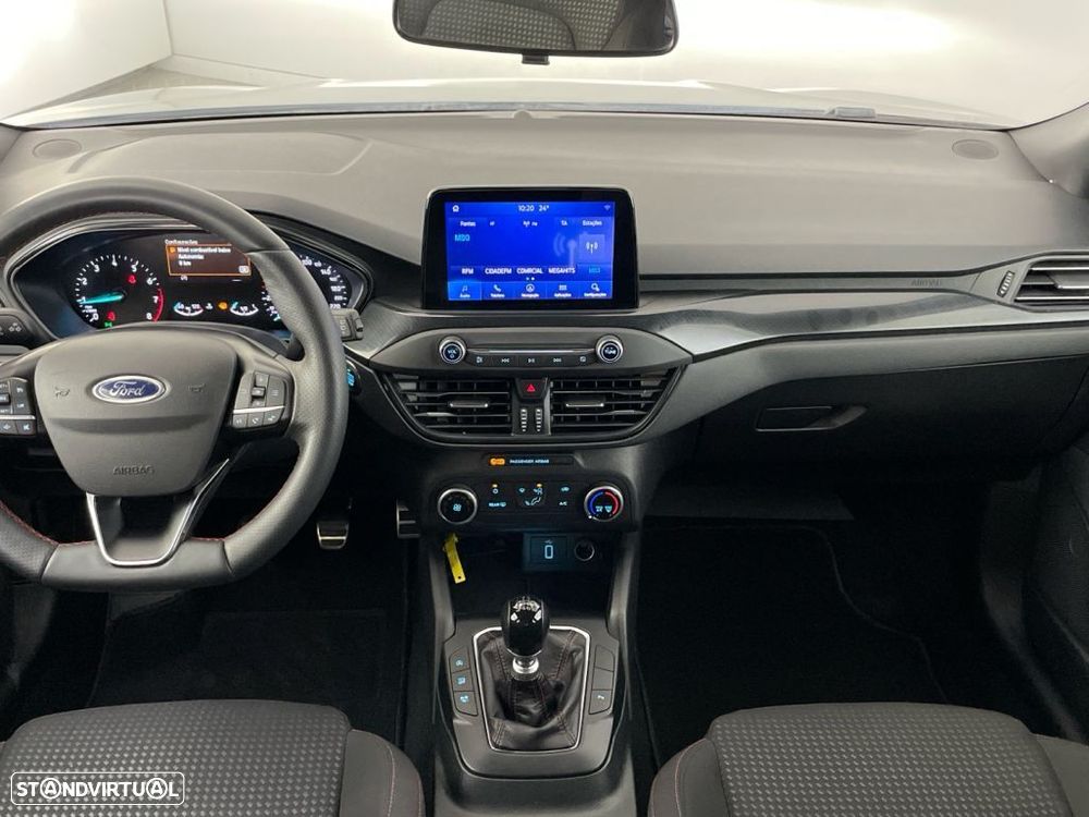 Ford Focus 1.0 EcoBoost MHEV ST-Line — fotografia 10