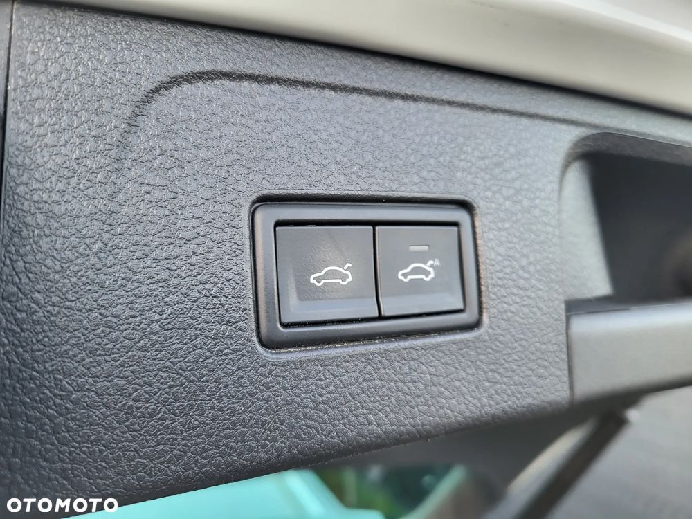 Volkswagen Passat 2.0 TDI SCR DSG Business - 17