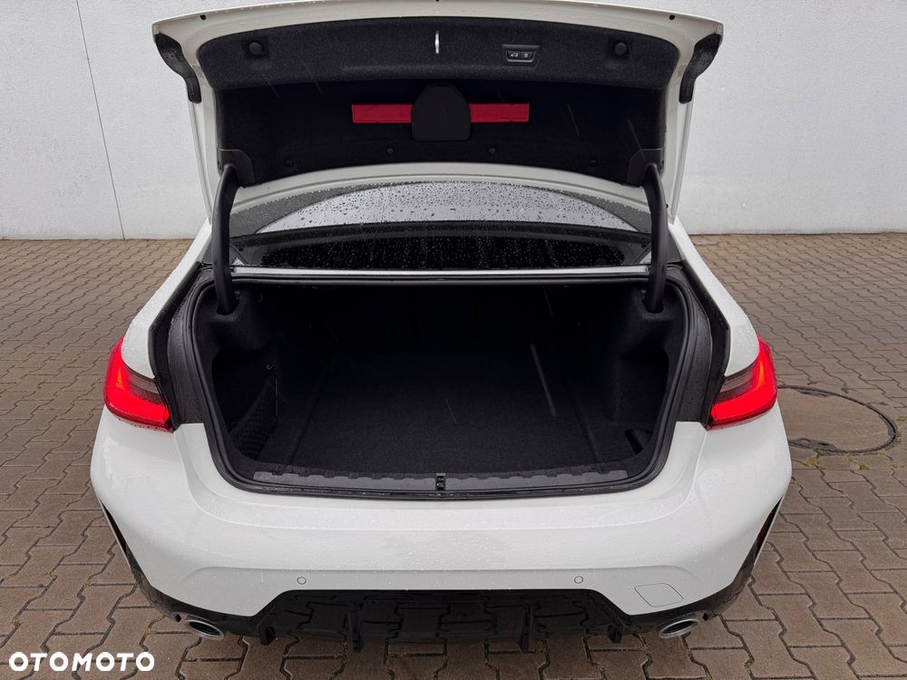 BMW Seria 3 320d xDrive mHEV M Sport sport - 16