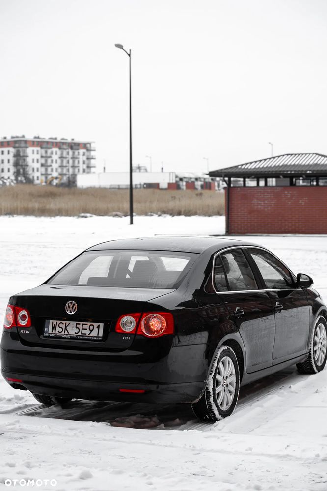 Volkswagen Jetta 1.6 TDI Highline - 20