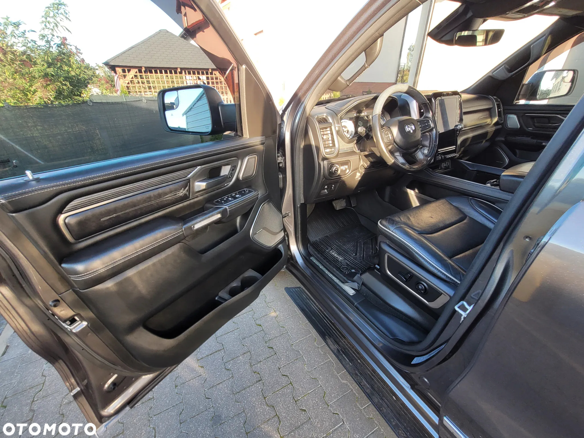 RAM 1500 Crew Cab Shortbed Limited - 19