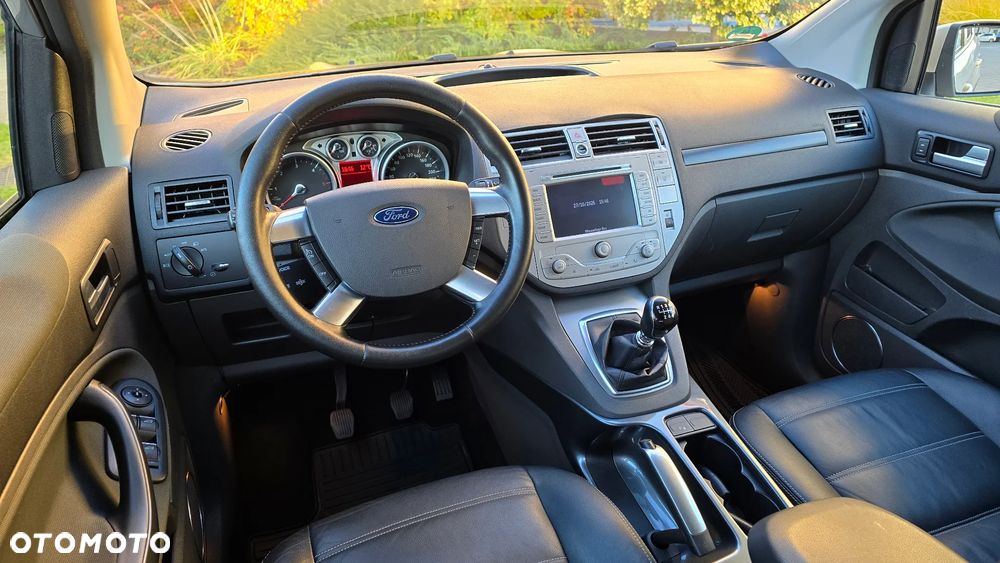 Ford Kuga 2.0 TDCi 2x4 Titanium - 10