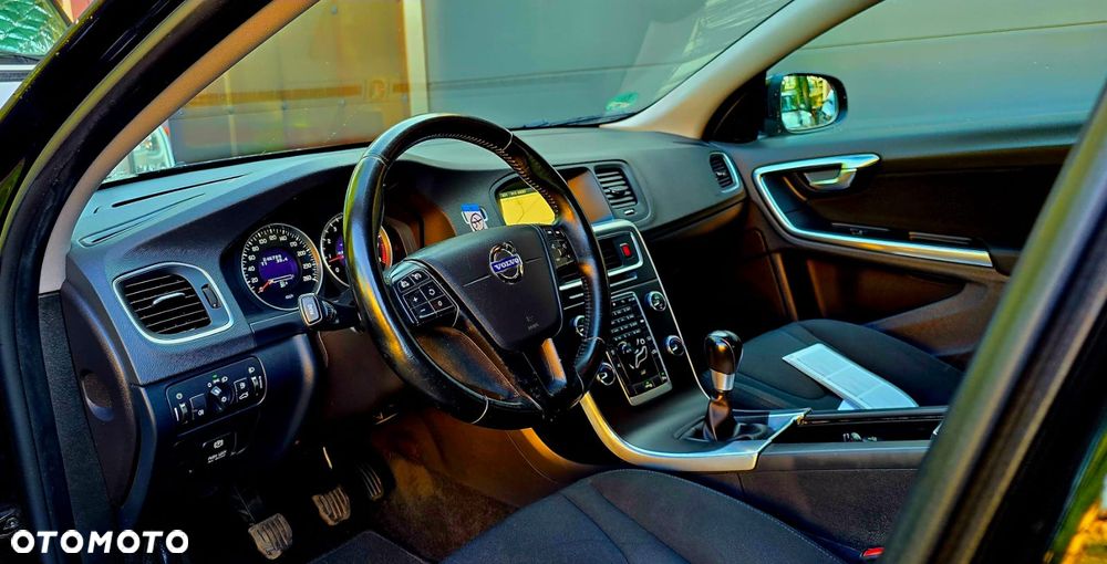 Volvo V60 T3 Edition Pro - 13