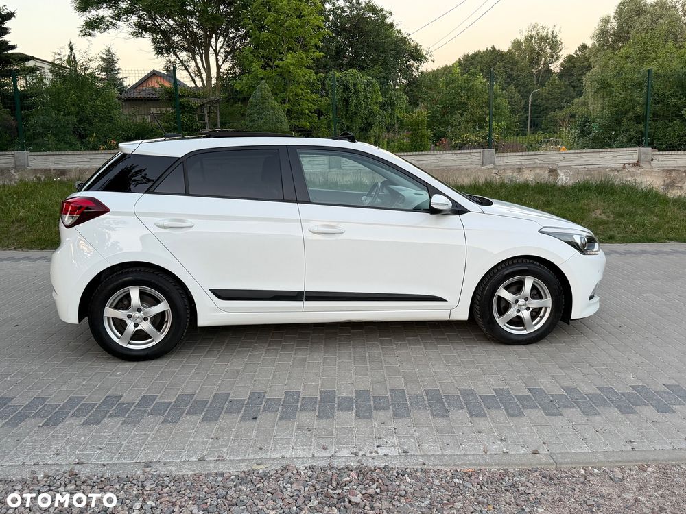 Hyundai i20 blue 1.2 YES Gold - 6