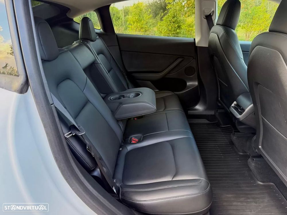 Tesla Model Y Long Range Dual Motor AWD - 14