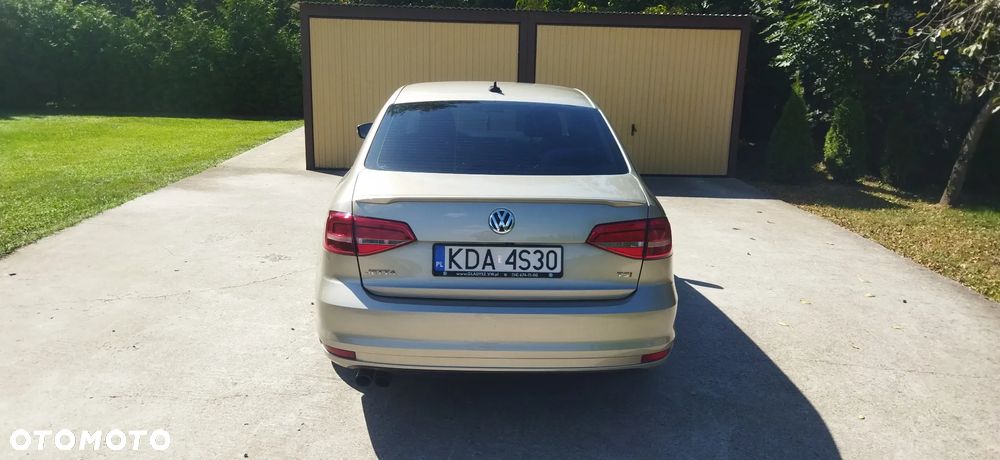 Volkswagen Jetta - 4