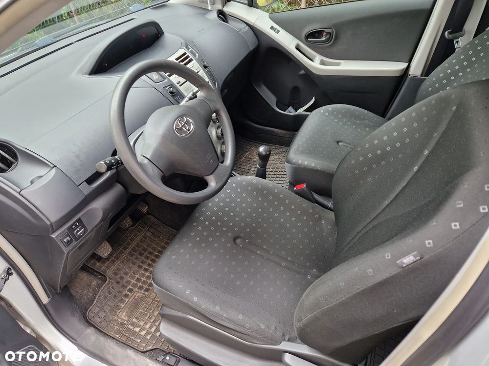 Toyota Yaris 1.3 Sol - 5
