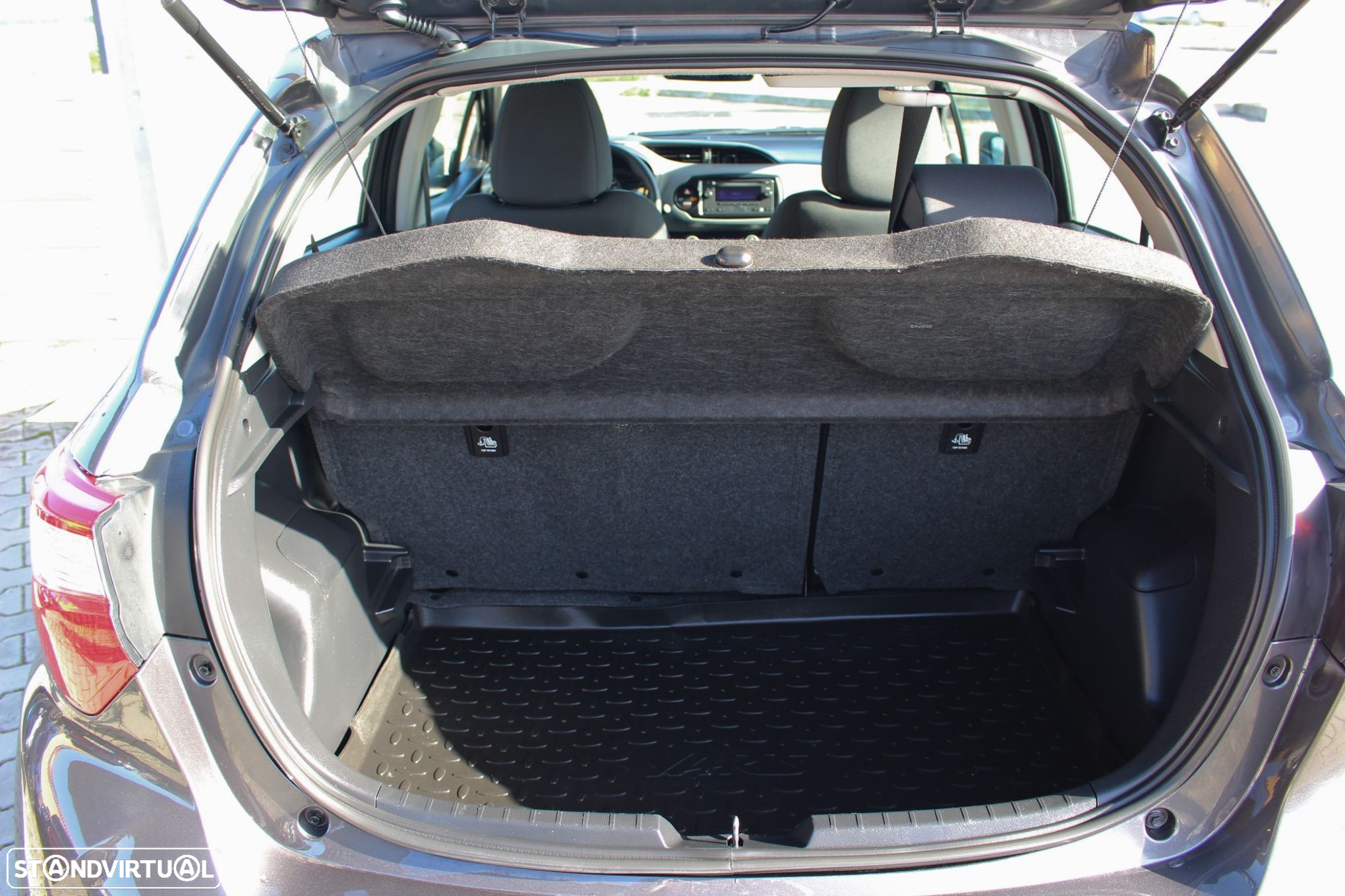Toyota Yaris 1.5 HSD Active - 29