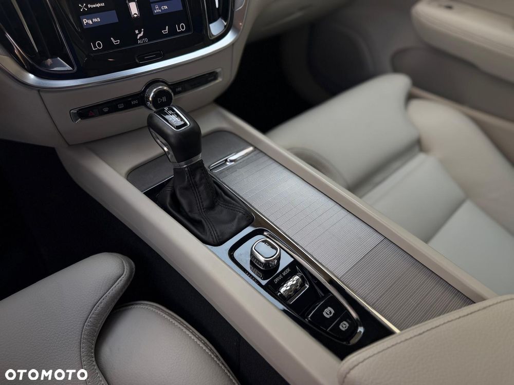 Volvo V60 Cross Country D4 AWD Geartronic - 27