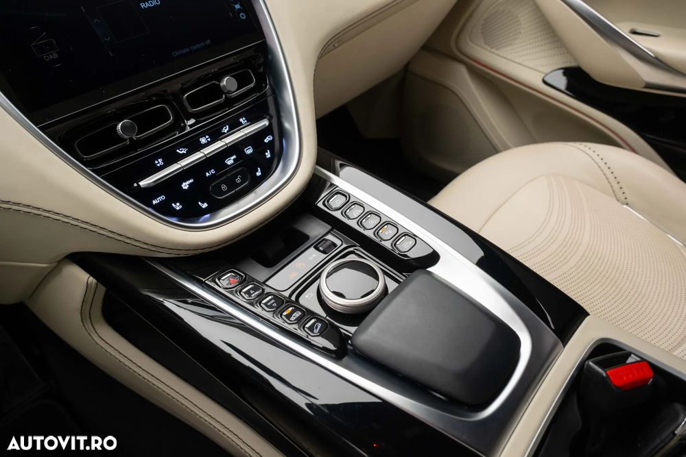 Aston Martin DBX - 22
