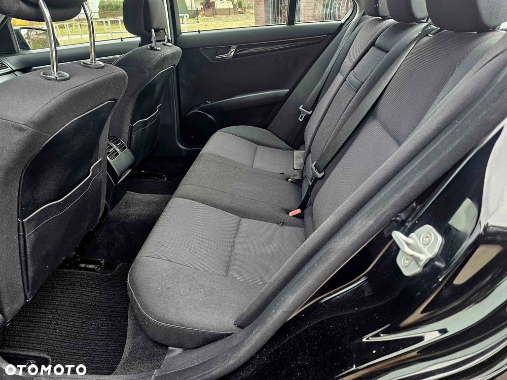 Mercedes-Benz Klasa C 180 CGI Automatik BlueEFFICIENCY SPORT EDITION - 18