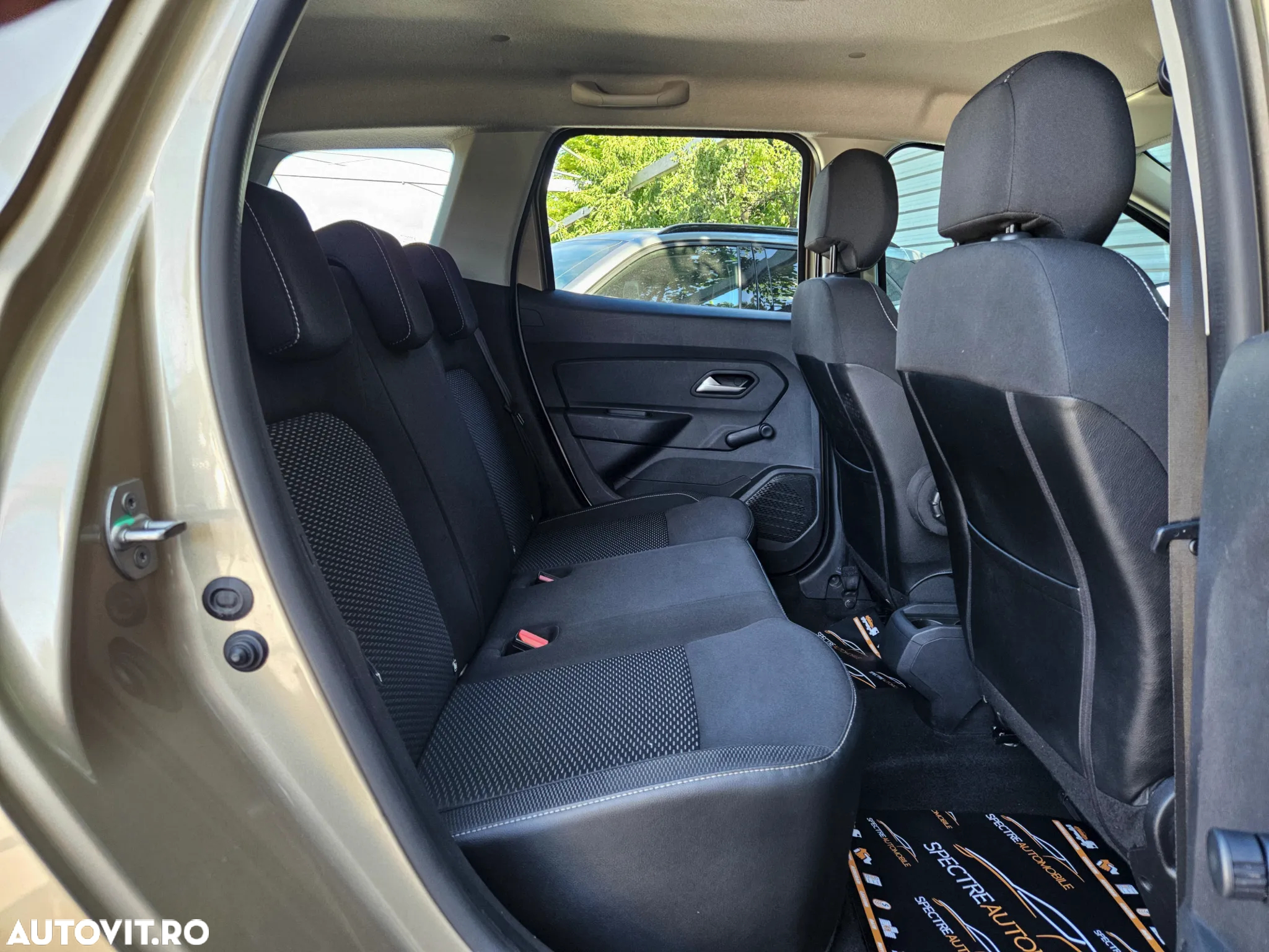 Dacia Duster 1.6 4x2 Laureate - 12