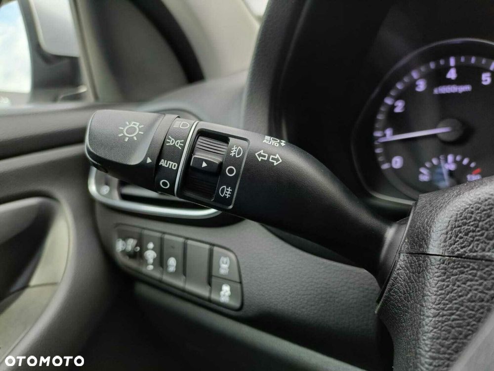 Hyundai i30 1.5 DPI Classic + - 16