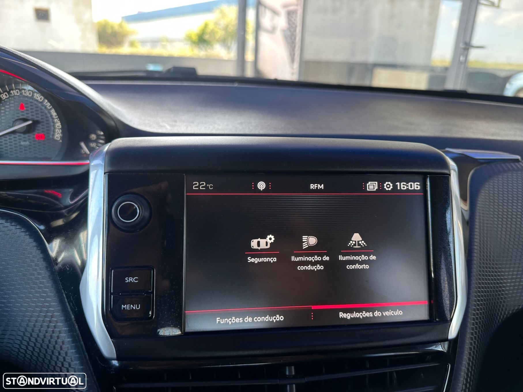 Peugeot 2008 1.2 PureTech GT Line - 32