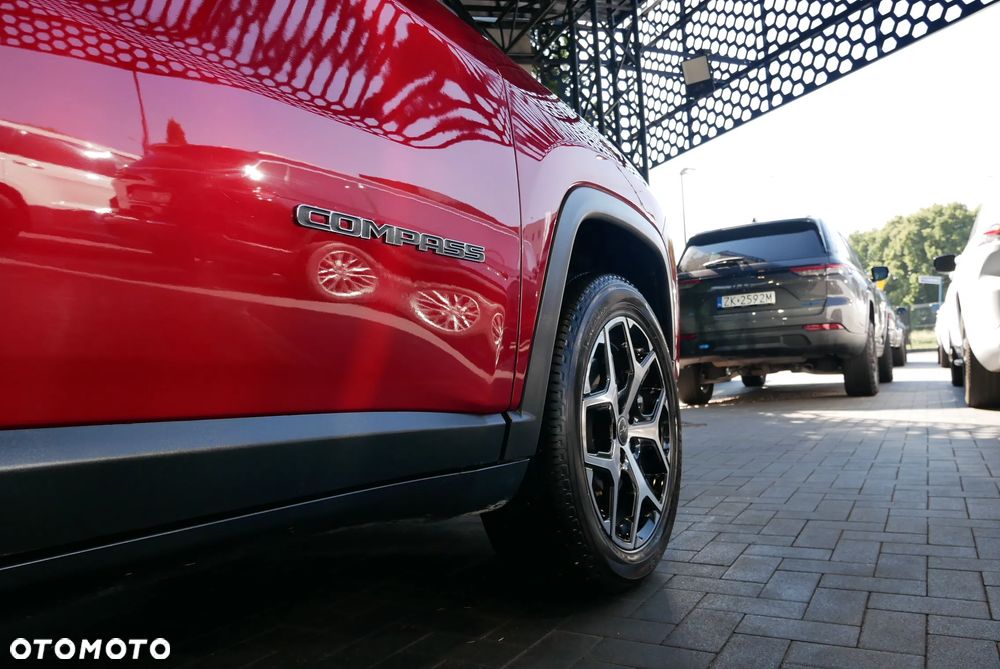 Jeep Compass - 32