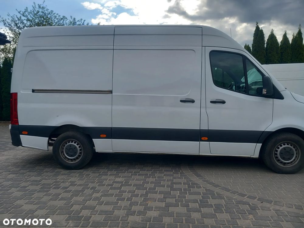 Mercedes-Benz Sprinter - 2