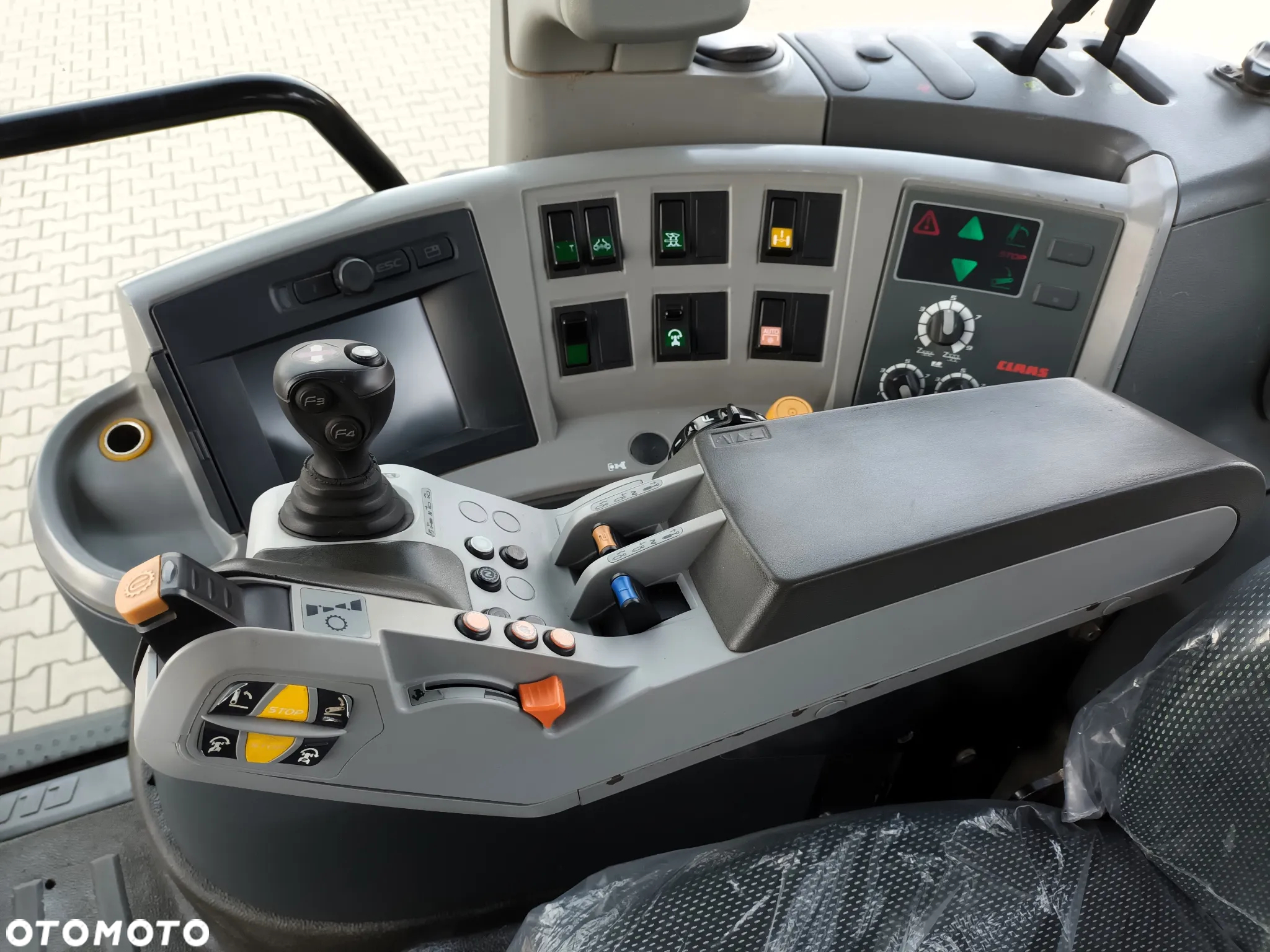 Claas 175 tys netto Axion 840 CEBIS - 17