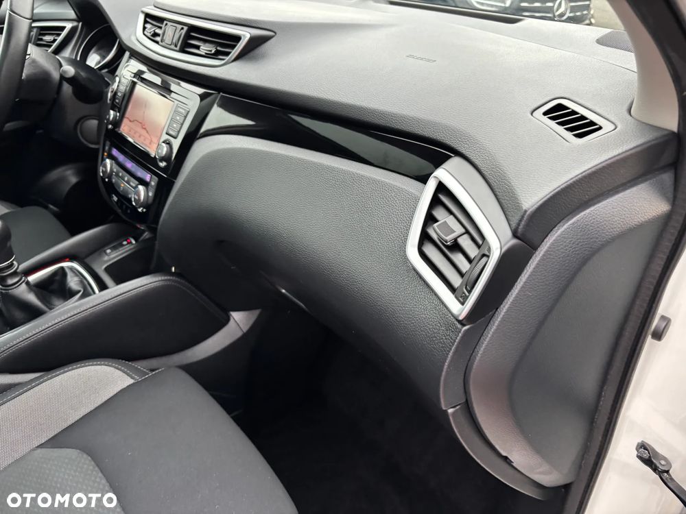 Nissan Qashqai 1.3 DIG-T N-Connecta - 29
