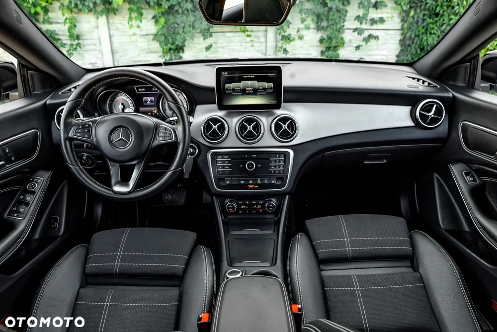 Mercedes-Benz CLA 200 7G-DCT Peak Edition - 29