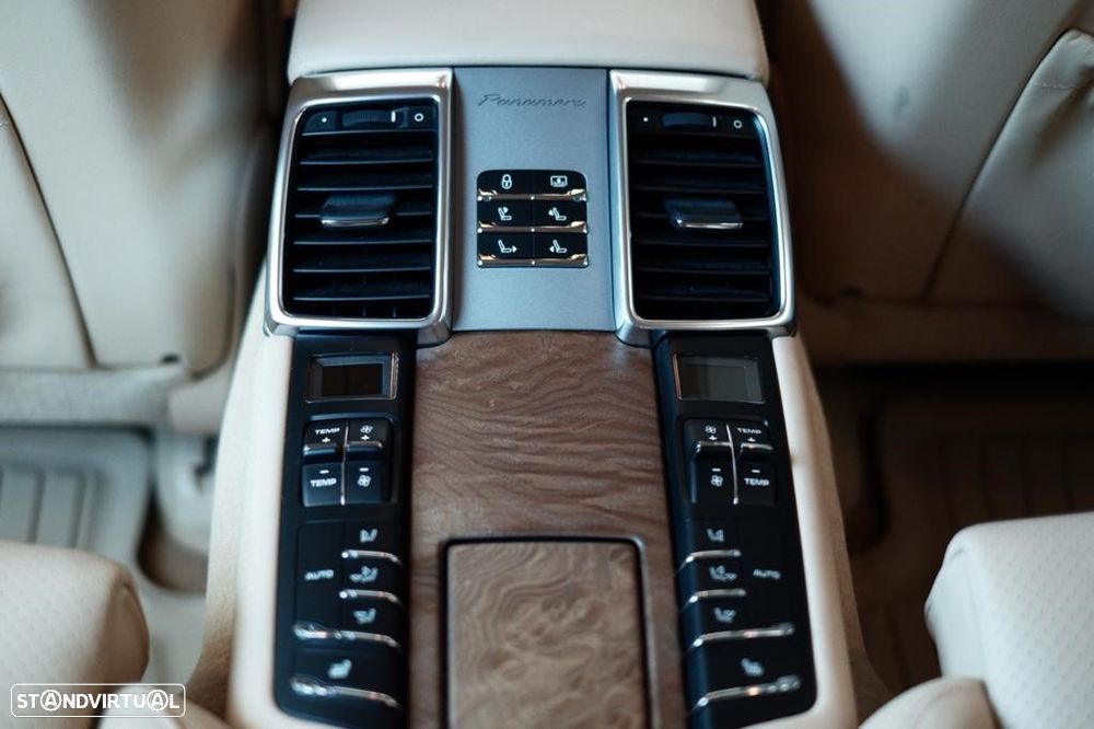 Porsche Panamera Turbo PDK - 19