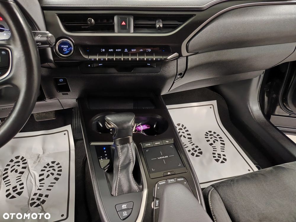 Lexus UX 250h Elegance 2WD - 32